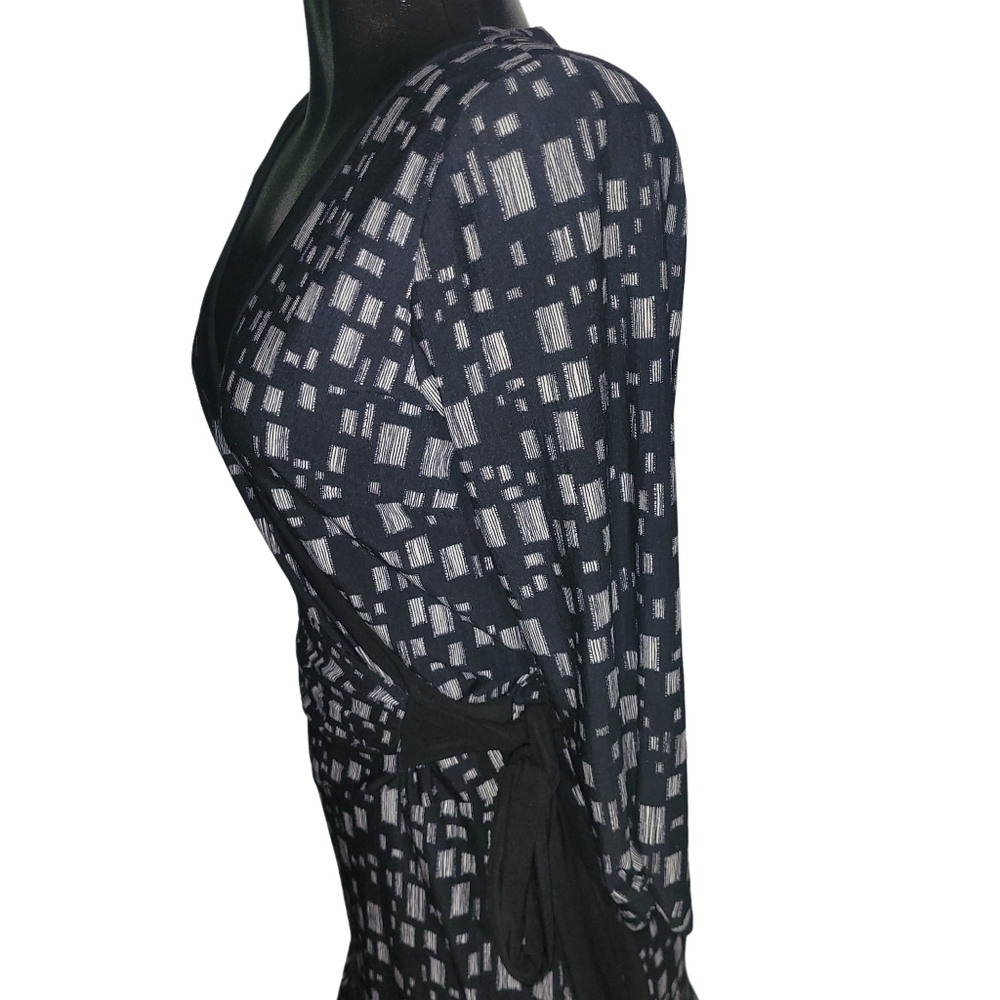 Le Chateau Black and White Patterned Wrap Style Dress M - Picture 4 of 6